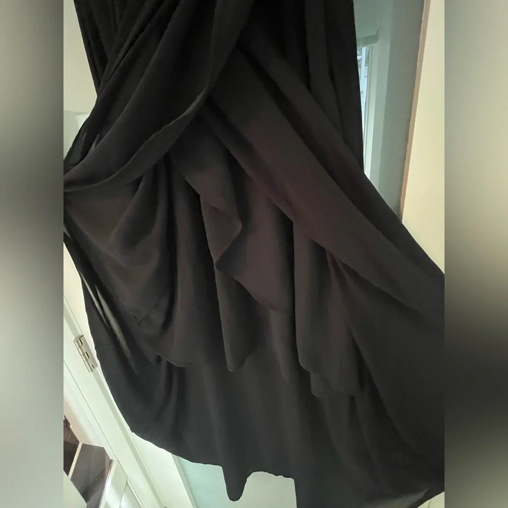 Aritzia Talula Long Flowy Cap-Sleeve Dress - Picture 9 of 14